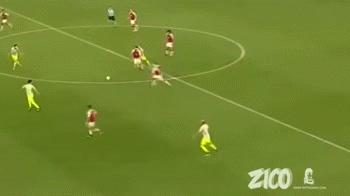 他是阿森纳绝世天才、18岁便力抗哈维+伊涅斯塔，如今涅槃重生！