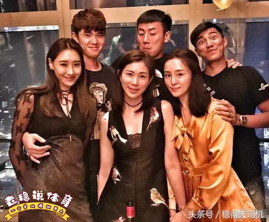 他才是真正的中国最佳前锋，从不晒富炫妻，资助贫困儿童踢球