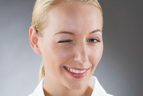 什么原因造成眼睛跳动抽搐,眼睛时不时抽搐是怎么回事怎么治