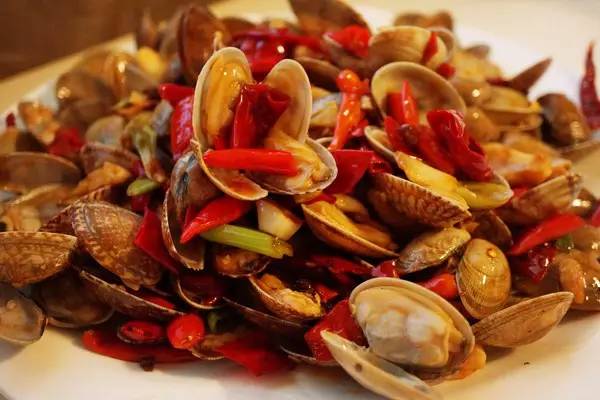 青岛有好吃不辣的饭店,青岛有什么好的自助海鲜餐厅