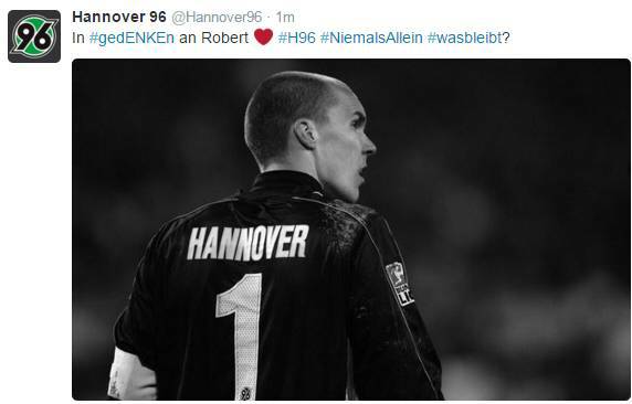 足球迎来了一个最让人遗憾的告别,足球那些感人的事