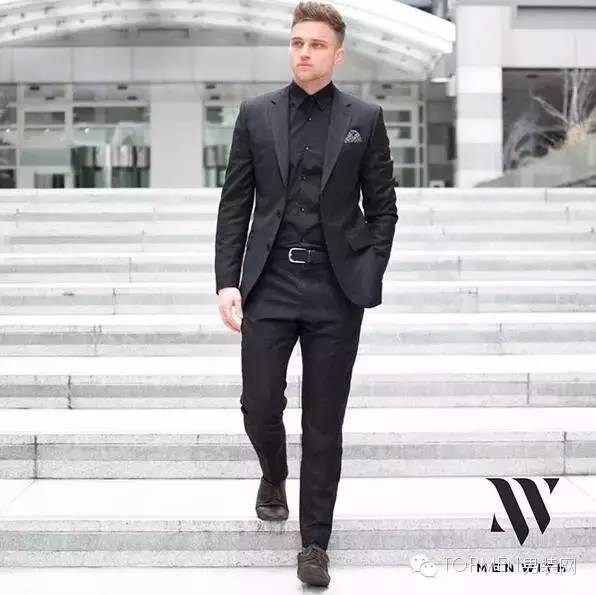 管你花枝招展，我却独爱黑白