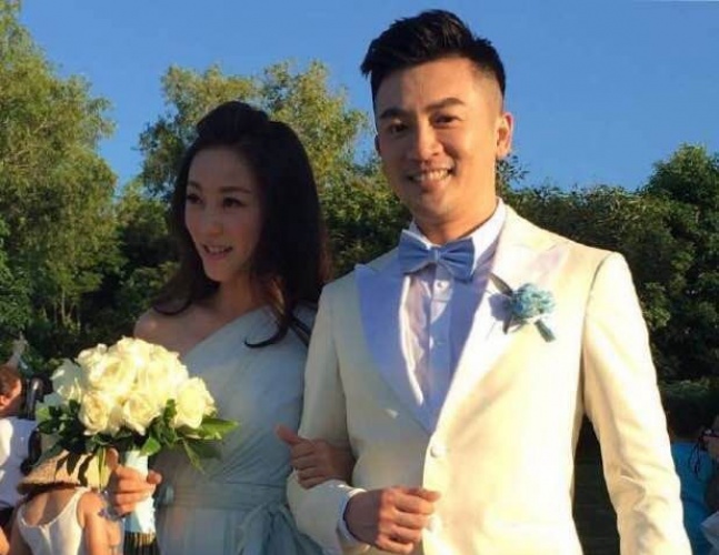 隆诗大婚深情告白霍建华抢合照新郎扬言生5个