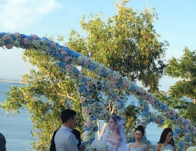 隆诗大婚深情告白霍建华抢合照新郎扬言生5个