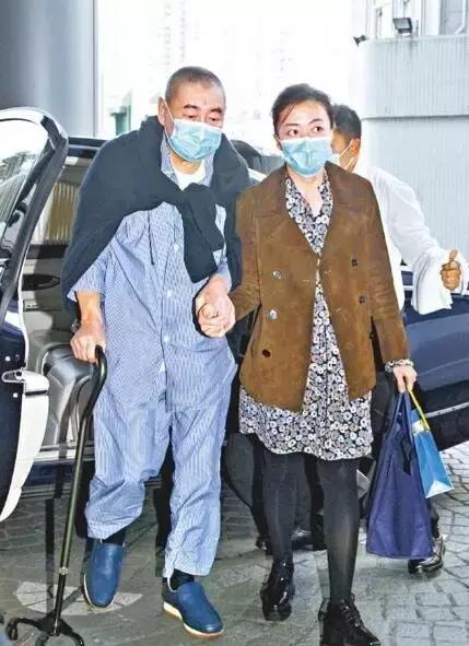 她比邓文迪更甄嬛，嫁大29岁重病富商，从狗仔逆袭为香港女首富