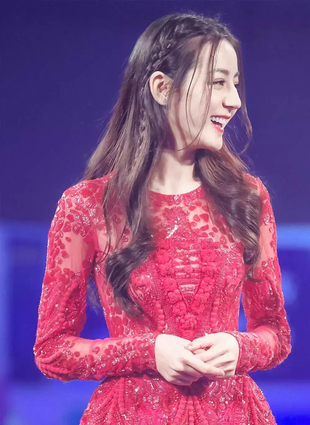 中餐厅1赵薇黄晓明周冬雨,周冬雨赵薇中餐厅同框被碾压