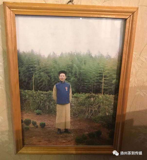 百年前的茶师在上帝的后花园种下茶籽，今日带着龙井香荣归故里