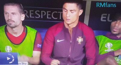 皇马C罗一拳砸向队友！麻没麻？巴萨苏亚对裁判的裆部很有兴趣