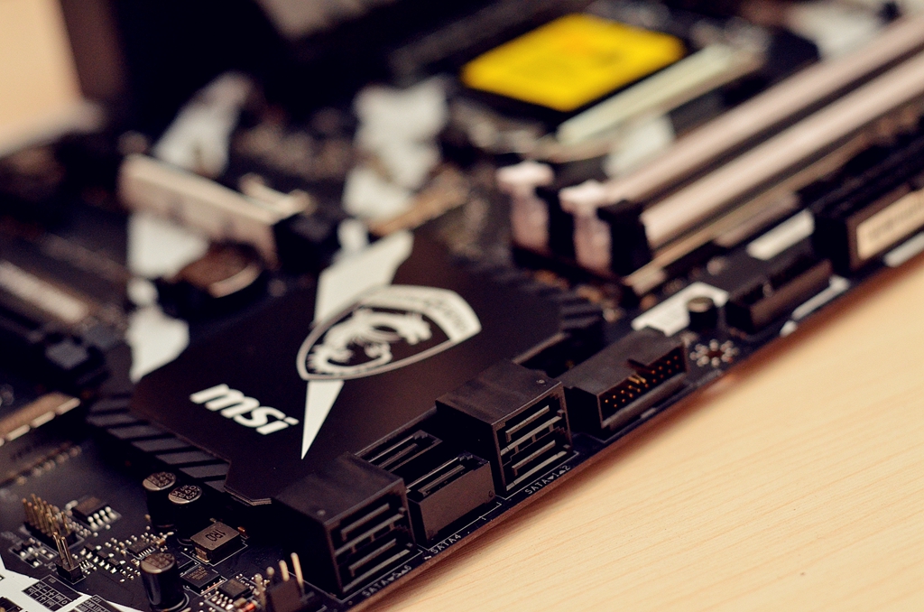 整套主机不到8000，轻松战到2018，只等内存跳水