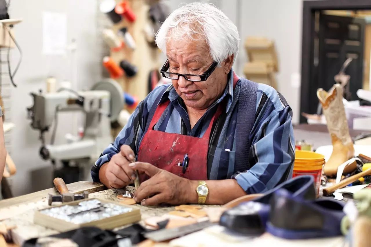 手工艺人、辣妹、肌肉男、音乐人……那条太多欢乐的街！