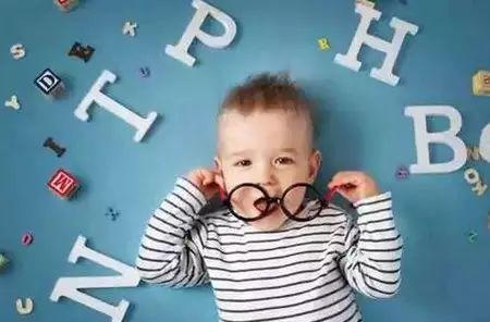 孩子爱插话家长巧应对,孩子爱插话