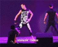 假摔、吊威亚、真人被撞飞，影视剧中的车祸戏是这么拍的？！