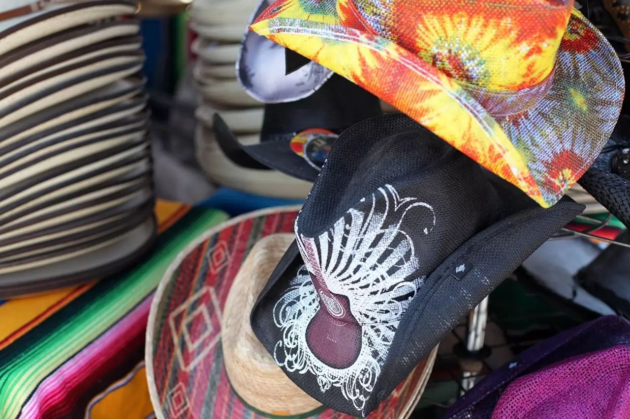 手工艺人、辣妹、肌肉男、音乐人……那条太多欢乐的街！