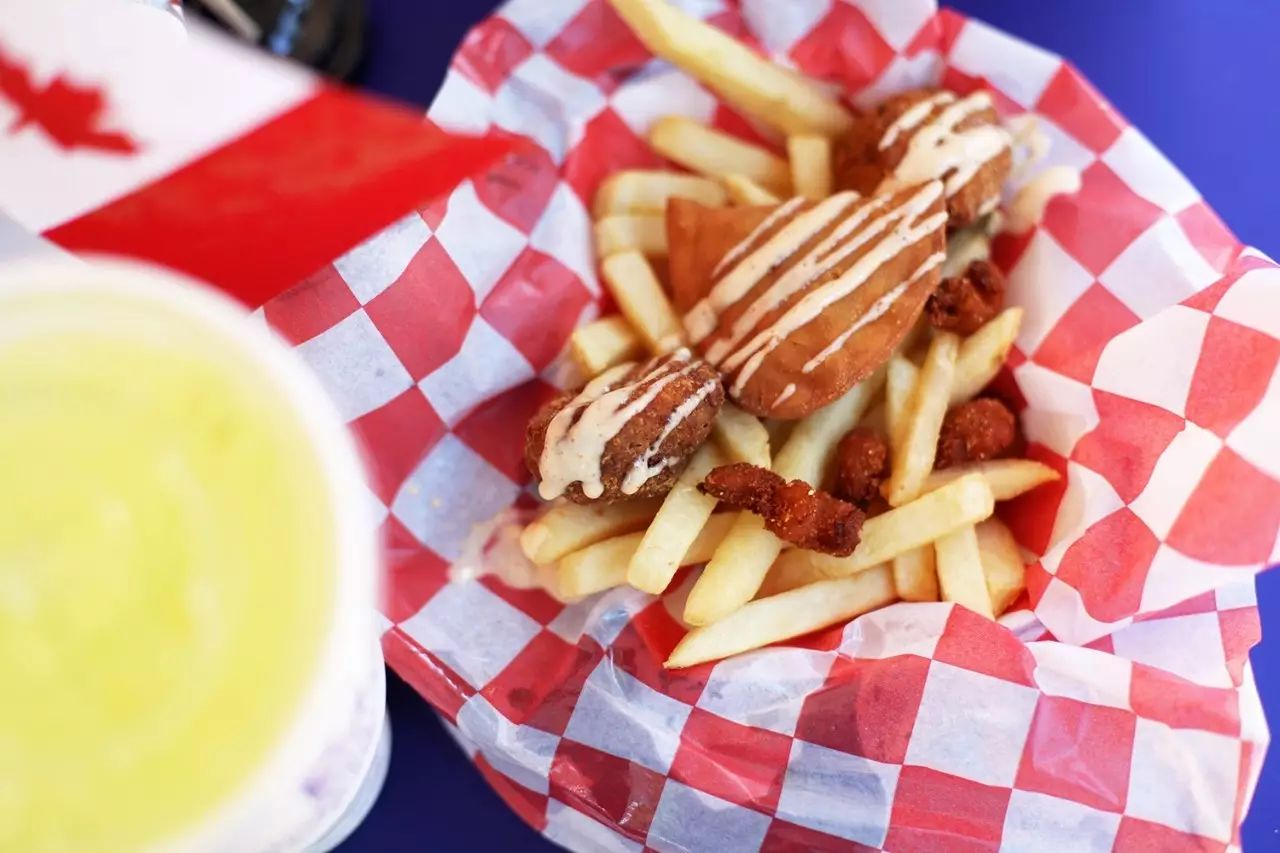 手工艺人、辣妹、肌肉男、音乐人……那条太多欢乐的街！