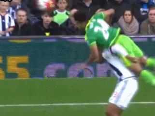 皇马C罗一拳砸向队友！麻没麻？巴萨苏亚对裁判的裆部很有兴趣