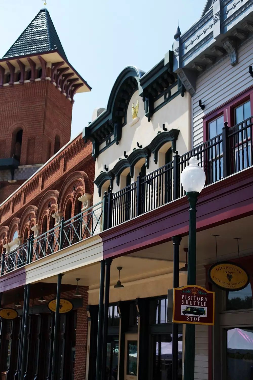 手工艺人、辣妹、肌肉男、音乐人……那条太多欢乐的街！