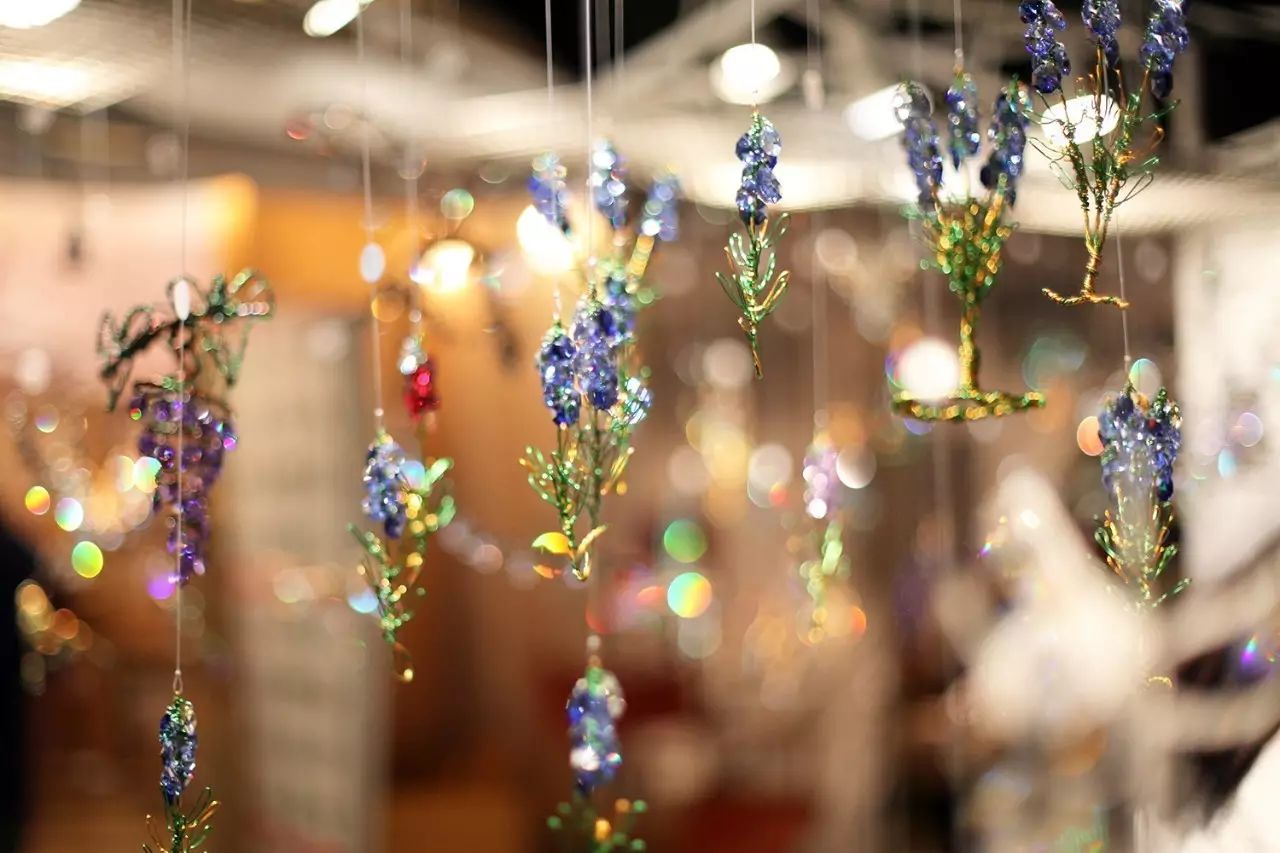 手工艺人、辣妹、肌肉男、音乐人……那条太多欢乐的街！