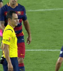 皇马C罗一拳砸向队友！麻没麻？巴萨苏亚对裁判的裆部很有兴趣