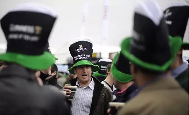 迈克尔乔丹公牛时期绿色球衣,乔丹退役公牛球衣视频