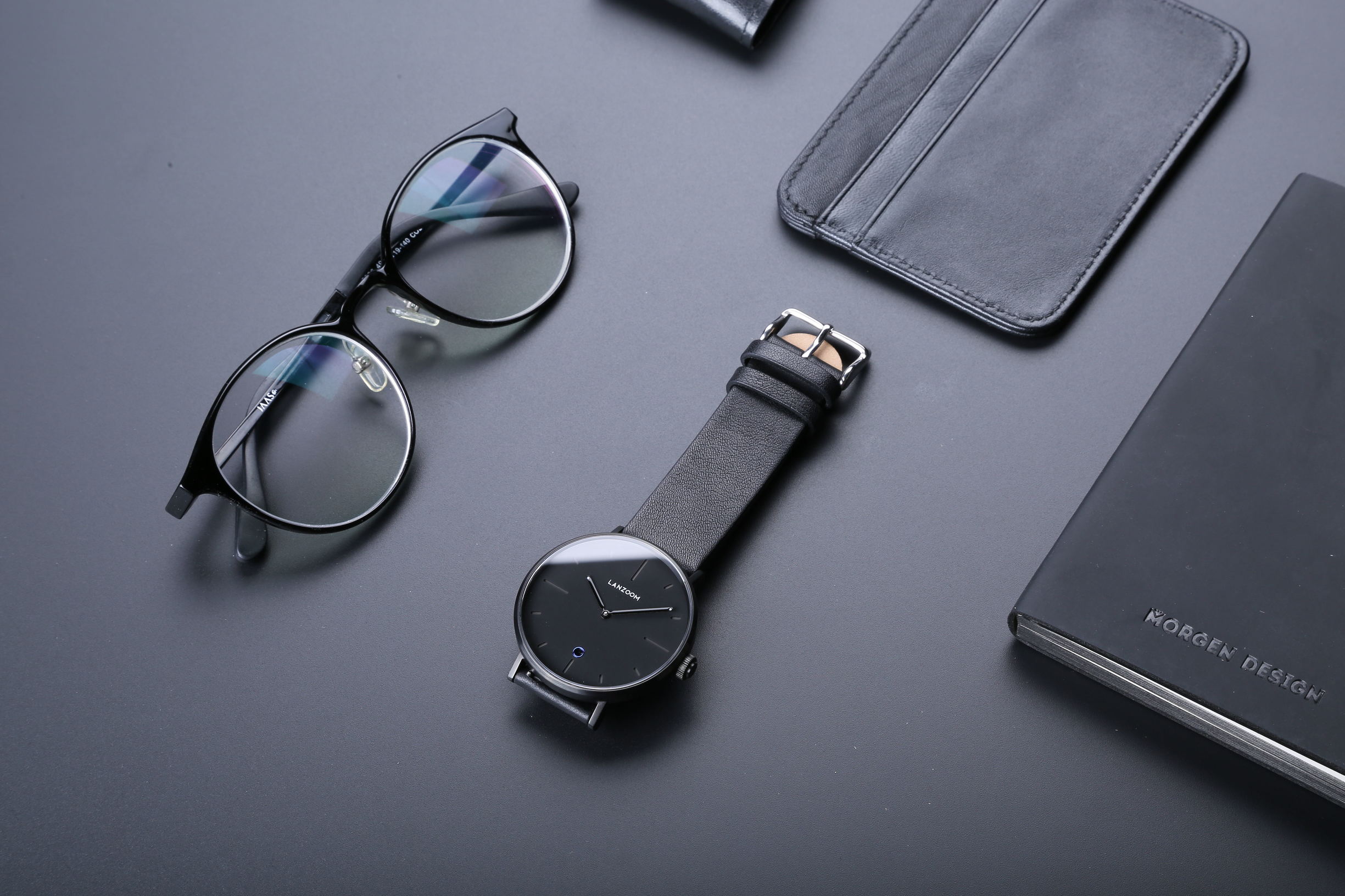 苹果手表更好还是太空人手表更好,苹果智能表值得买吗