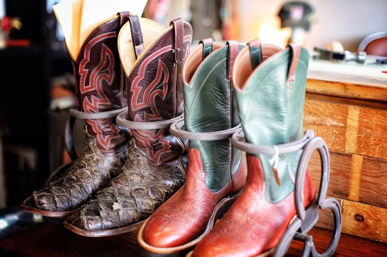 手工艺人、辣妹、肌肉男、音乐人……那条太多欢乐的街！