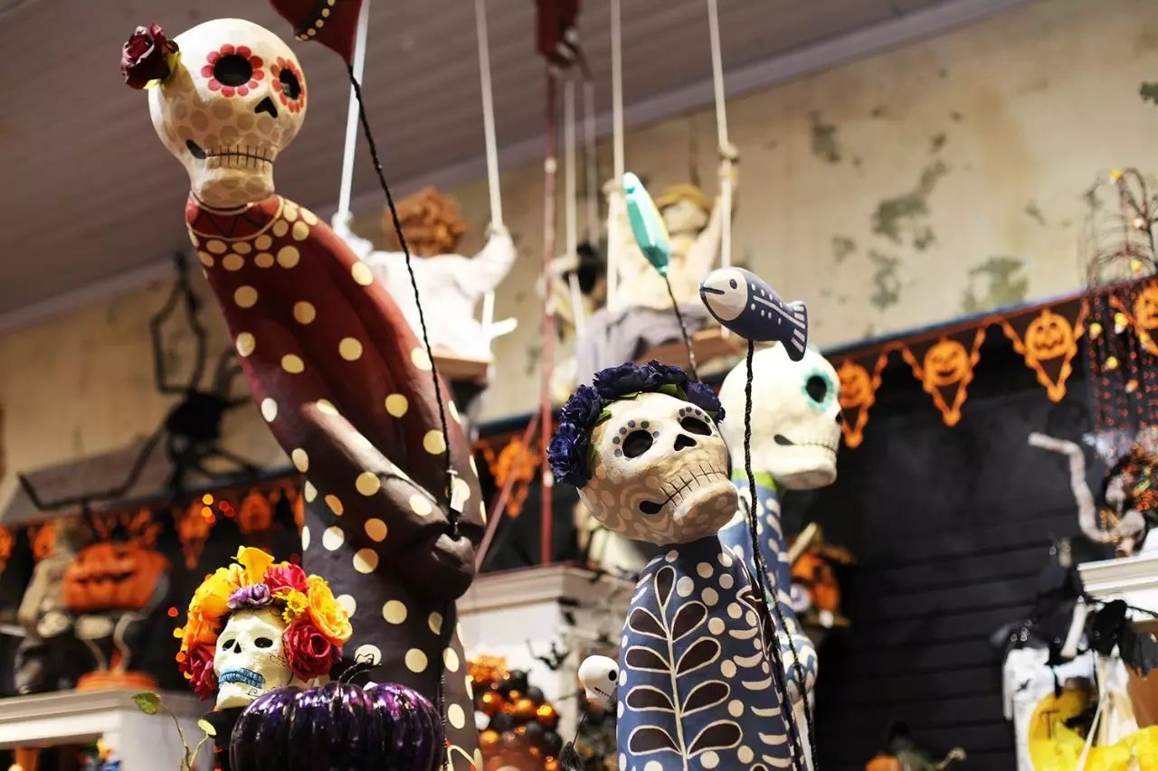 手工艺人、辣妹、肌肉男、音乐人……那条太多欢乐的街！