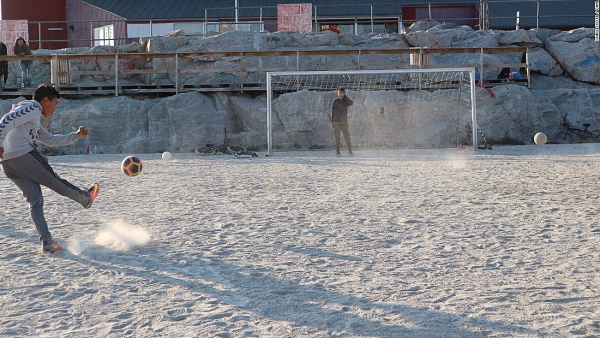 格陵兰岛足球,格陵兰岛踢足球