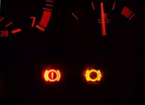 学会了这招，再也不怕仪表板上某个灯亮起了