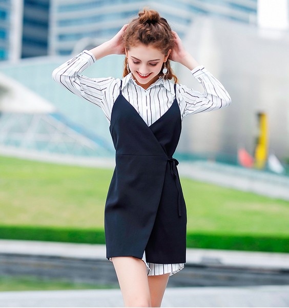 条纹衬衫怎么穿才能时髦每日穿搭 (条纹衬衫怎么穿才好看又时尚)