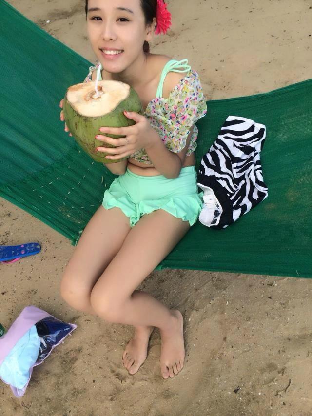 在三亚的沙滩上晒太阳,三亚海边晒太阳