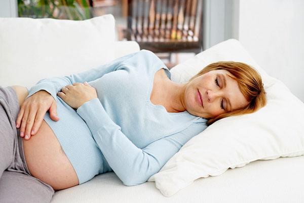 孕期几周开始侧卧睡,16周的孕妇的睡姿怎样才正确