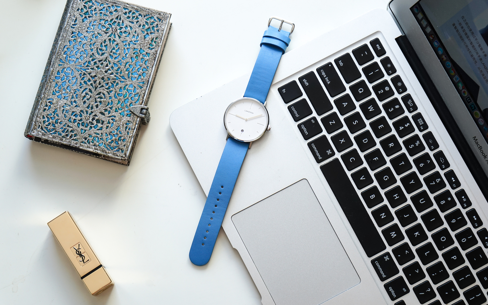 苹果手表更好还是太空人手表更好,苹果智能表值得买吗