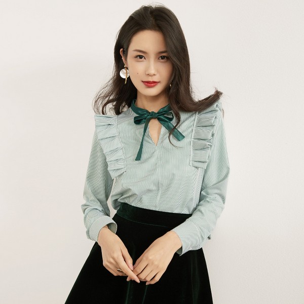 条纹衬衫怎么穿才能时髦每日穿搭 (条纹衬衫怎么穿才好看又时尚)