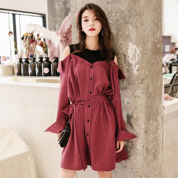 条纹衬衫怎么穿才能时髦每日穿搭 (条纹衬衫怎么穿才好看又时尚)