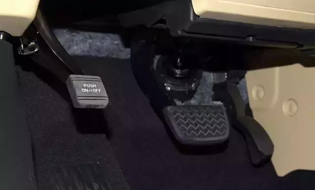 刹车失灵怎么办莫慌,刹车突然失灵怎么办记住这4招