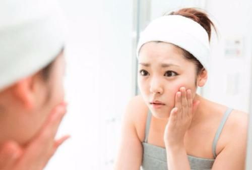 朵嘉浓秋莲：用雅漾都过敏是激素脸吗？极度干燥的过敏肌怎么办？