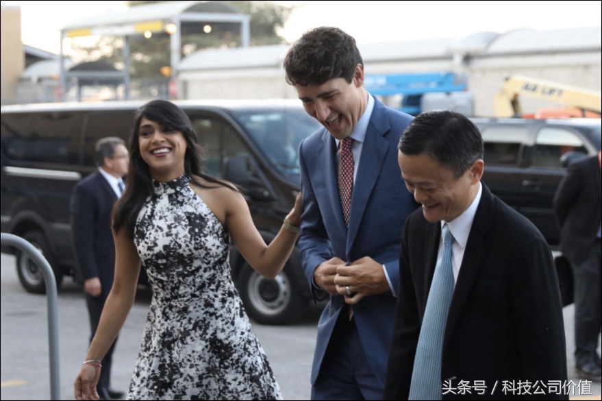 整个加拿大沸腾了！为见他特鲁多“冷落”英国王子和美国第一夫人