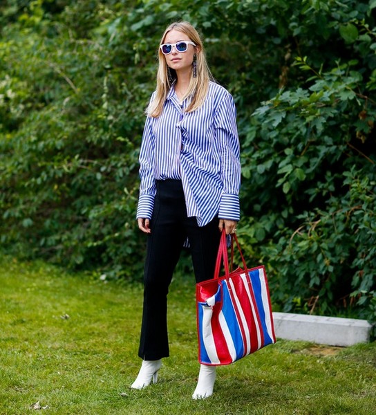 条纹衬衫怎么穿才能时髦每日穿搭 (条纹衬衫怎么穿才好看又时尚)