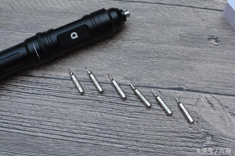 不用螺丝刀如何取下手机的螺丝,不用螺丝刀怎么拆卸手机螺丝