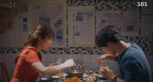 抛开狂撒鸡汤的烂俗剧情，没想到这部剧还有隐藏的看点