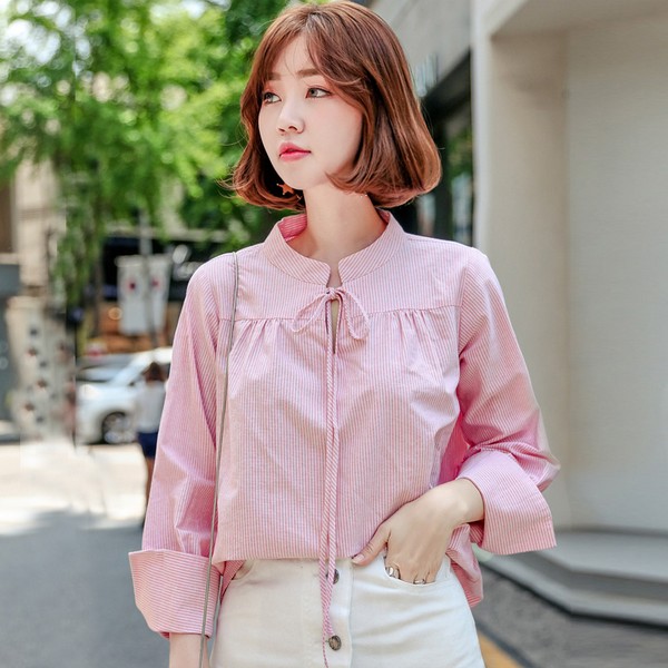 条纹衬衫怎么穿才能时髦每日穿搭 (条纹衬衫怎么穿才好看又时尚)