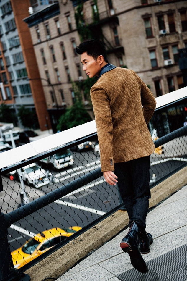 19岁出道，抱得美人归，转型当导演新作媲美《战狼2》成人生赢家