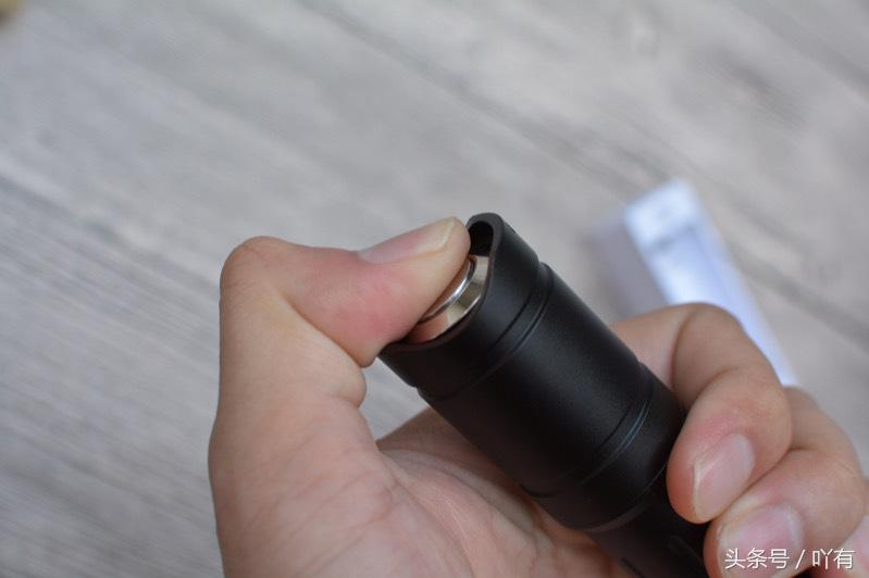 不用螺丝刀如何取下手机的螺丝,不用螺丝刀怎么拆卸手机螺丝