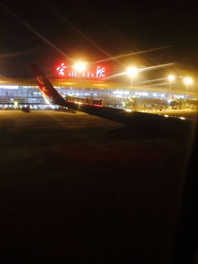 在三亚的沙滩上晒太阳,三亚海边晒太阳