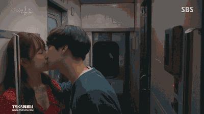 抛开狂撒鸡汤的烂俗剧情，没想到这部剧还有隐藏的看点