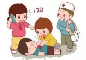 女生宿舍出事男生救人,女生在宿舍摔伤的视频