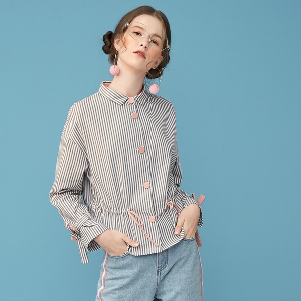 条纹衬衫怎么穿才能时髦每日穿搭 (条纹衬衫怎么穿才好看又时尚)