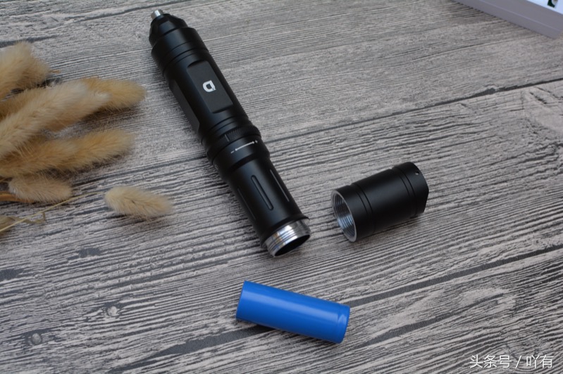 不用螺丝刀如何取下手机的螺丝,不用螺丝刀怎么拆卸手机螺丝