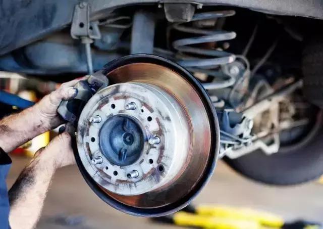 刹车失灵怎么办莫慌,刹车突然失灵怎么办记住这4招