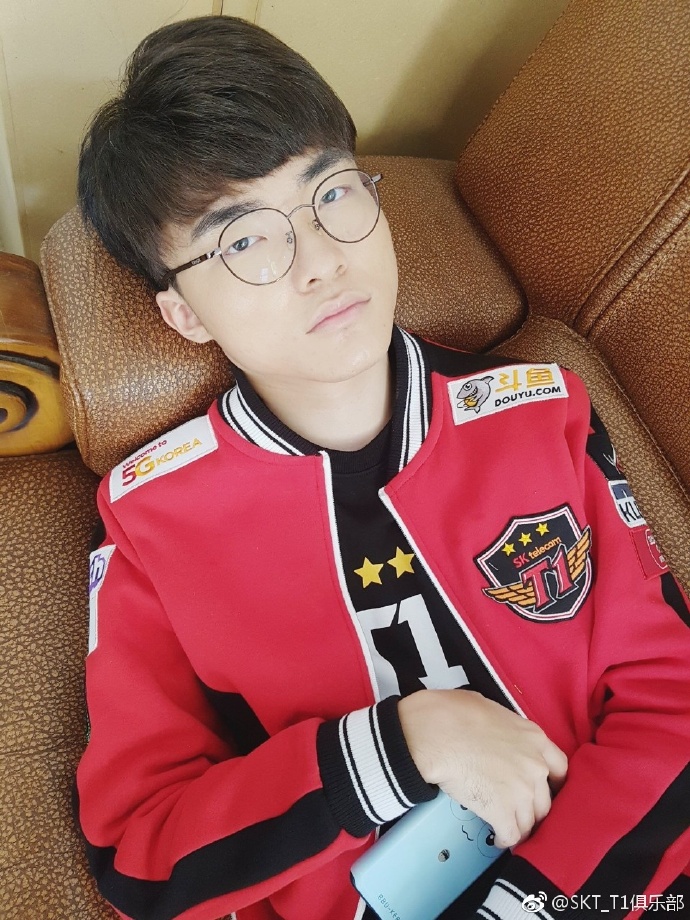 SKT又有新队服穿了！UntaraFaker状态良好登上韩服排名五六